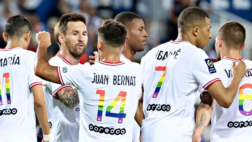 Müslüman futbolcu Idrissa Gana Gueye'den PSG'ye LGBT resti! LGBT renkli forma olay oldu