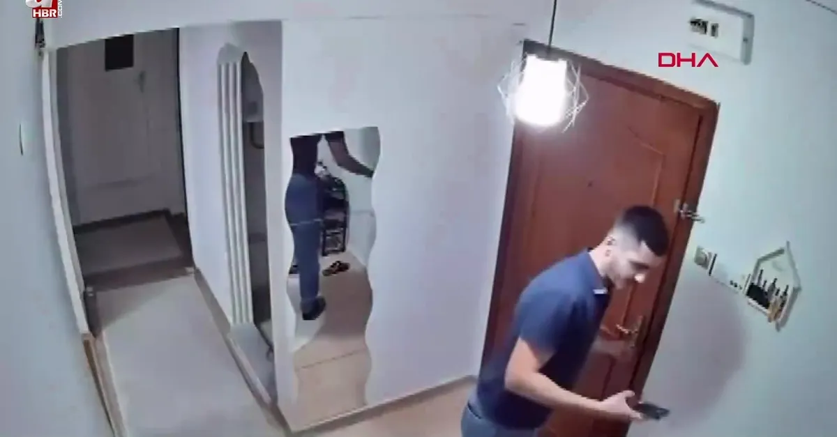 Balıkesir'deki 6.1'lik deprem kamerada!