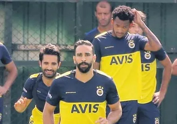 Fenerbahçe'ye kötü haber! Adil Rami'nin dönüşü için en az 15 gün!