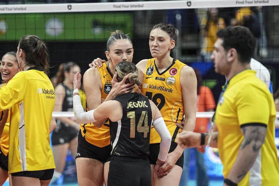 avrupanin-zirvesinde-turk-finali-vakifbank-ile-eczacibasi-karsi-karsiya-1777820563820.jpg Avrupa’nın zirvesinde Türk finali! Vakıfbank ile Eczacıbaşı karşı karşıya - 2