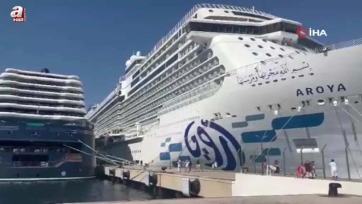 Bodrum’a 2 gemi birden geldİ