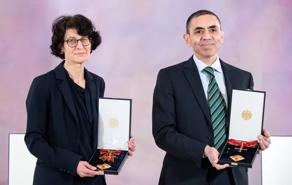 1635770364193.jpg Koronavirüs salgını ne zaman bitecek? Uğur Şahin ve Özlem Türeci'den açıklama geldi - 1