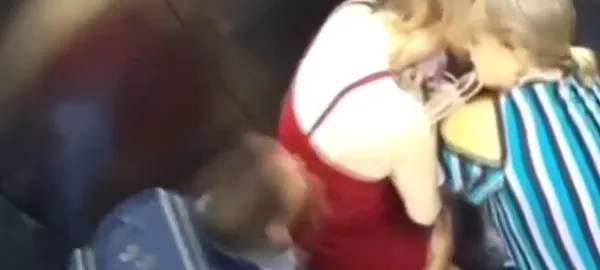 1679456841108.jpg Dünya bu görüntüleri konuşuyor! Asansörde doğum yaptı - 3