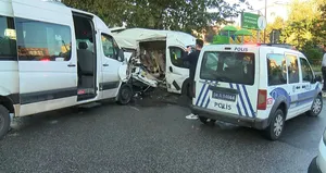 Servis minibüslerinin kazasında 4 kişi yaralandı