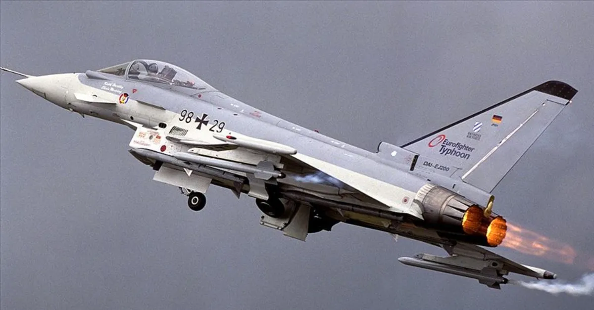 Almanya'da iki savaş uçağı düştü