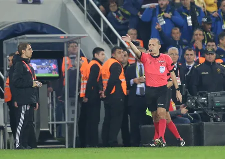 Fenerbahçe - Beşiktaş maçının VAR konuşmalarını açıkladı!