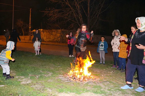 nevruz-bayrami-nasil-kutlanir-nevruzda-ne-yapilir-21-mart-nevruz-kutlamalari-adetleri-ve-gelenekleri-1647842491775.jpg Nevruz Bayramı nasıl kutlanır? Nevruz'da ne yapılır? 21 Mart Nevruz kutlamaları, adetleri ve gelenekleri... - 4