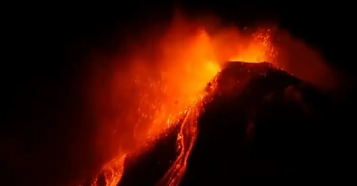 Etna Yanardağı lav püskürttü