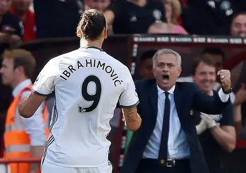 Mourinholu Manchester United, üç puanla başladı