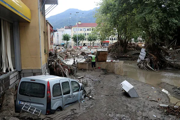 Türkiye'nin aklı Kastamonu'da! Sel anında ikizlerin yanından atılan son mesaj ortaya çıktı! İkizler enkaz altında mı? - 3