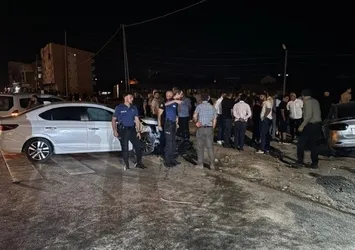 Hakkari'de feci kaza! Araçlar çarpıştı: 4 yaralı
