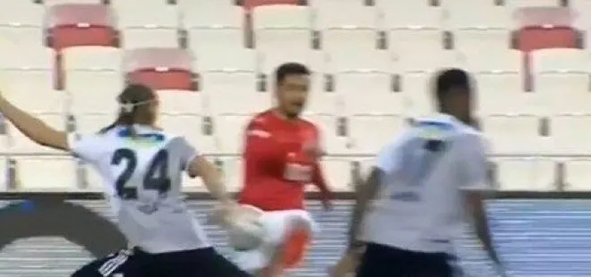 Sivasspor - Beşiktaş maçına damga vuran pozisyon penaltı mı?