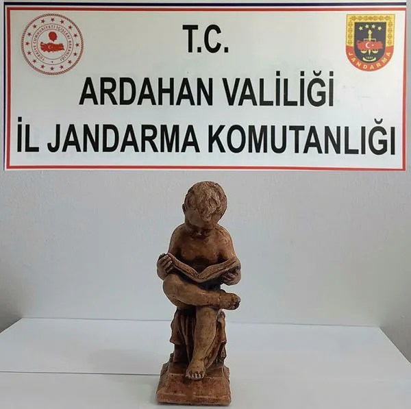 ardahanda-melek-figurlu-heykel-ele-gecirildi-1656503726504.jpg Ardahan'da melek figürlü heykel ele geçirildi - 1