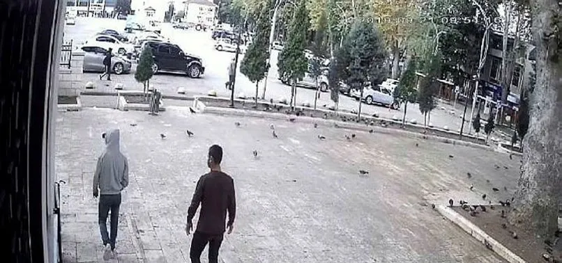 Sakarya Hendek'te skandal olay! Camiye tuvaletini yaptı