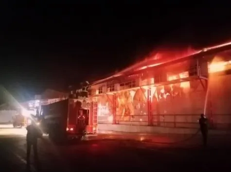 hatayda-soguk-hava-deposunda-yangin-cikti-bolgeye-cok-sayida-ekip-sevk-edildi-1641707197517.jpg Hatay’da soğuk hava deposunda yangın çıktı! Bölgeye çok sayıda ekip sevk edildi - 2