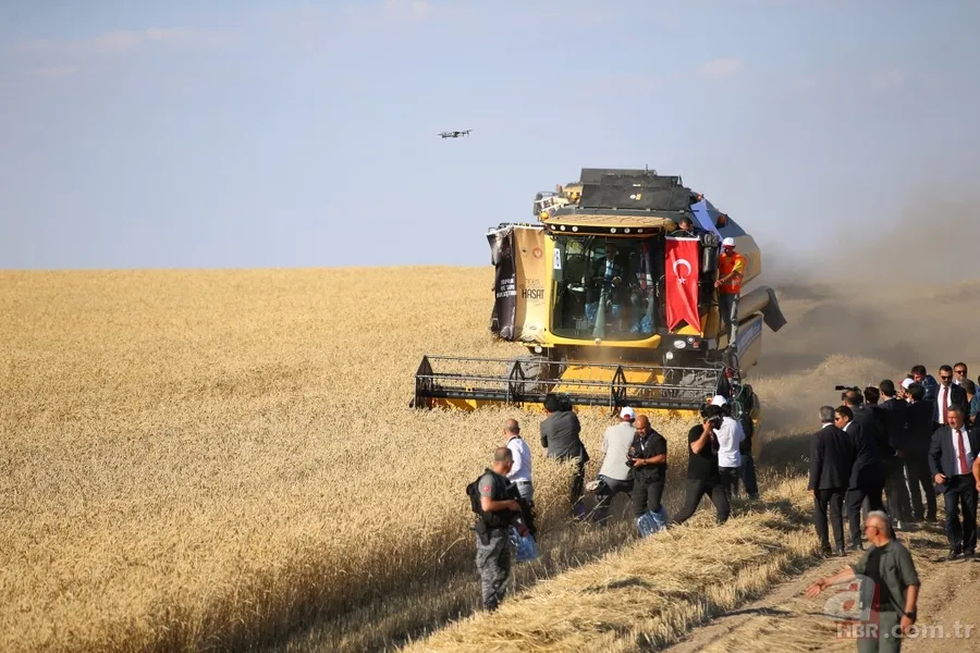 Başkan Erdoğan yerli elektrikli traktörü kullandı 9