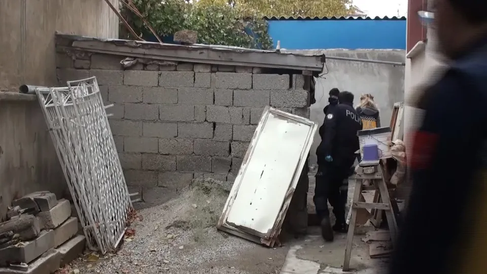 Son dakika: Kümesten gelen seslere şüphelendi! Görünce neye uğradığını şaşırdı! Bakın kümesin içinden ne çıktı?