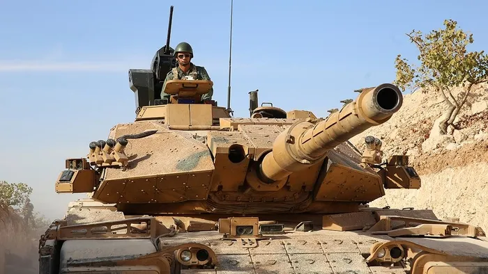 Mehmetçik Barış Pınarı Harekatı'nda yerli silahlarla teröristlerin peşinde - 4
