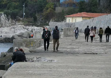 Kısıtlama sonrası sahile akın ettiler!