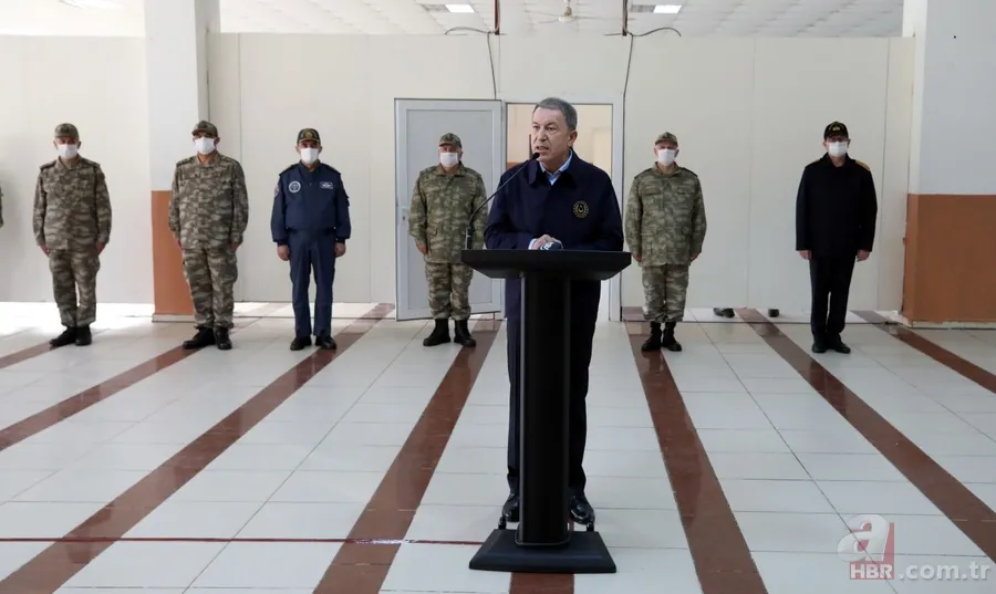 Milli Savunma Bakanı Hulusi Akar ve TSK'nın komuta kademesinden sınır hattında Ramazan Bayramı 7