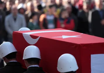 Van'da üs bölgesine alçak saldırı: 1 şehit