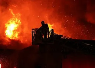 Kağıt ve ambalaj fabrikası cayır cayır yandı! İşte o görüntüler