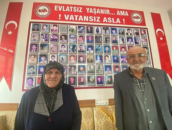 1683431482642.jpeg Şehit ailelerinden 7'li koalisyon ve Kemal Kılıçdaroğlu'na tepkiler sürüyor: Evlatlarımızı şehit edenlerle yol yürümekten utanmıyor musunuz? - 8