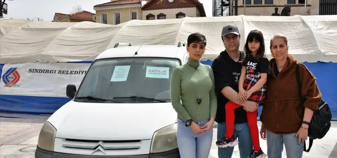 Balıkesir’de yaşayan İranlı aile depremzedeler için arabasını satışa çıkardı: Türkler de bana yardım ederdi