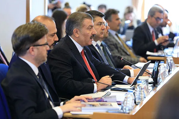 Sağlık Bakanı Koca hekim göçü iddialarına rakamlarla yanıt verdi