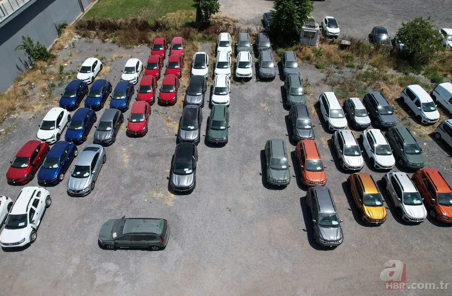 İstanbul'da sıfır otomobil sorunu yaşanırken çileden çıkaran görüntüler! Stok araçlar böyle bekletiliyor 13