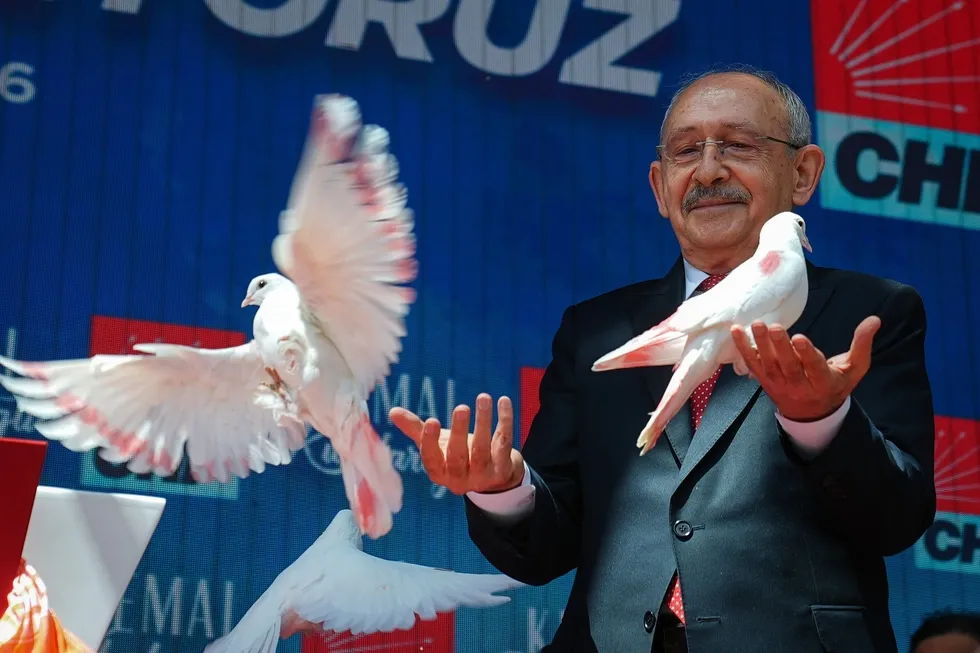 chpde-yeni-kriz-cikaracak-iddia-pavyon-pazarliklarda-yeni-ifsalar-yolda-1780208813848.jpeg CHP'de yeni kriz çıkaracak iddia! Pavyon pazarlıklarda farklı ifşalar yolda | Kararsız vekillerde zaman Kılıçdaroğlu lehine - 1