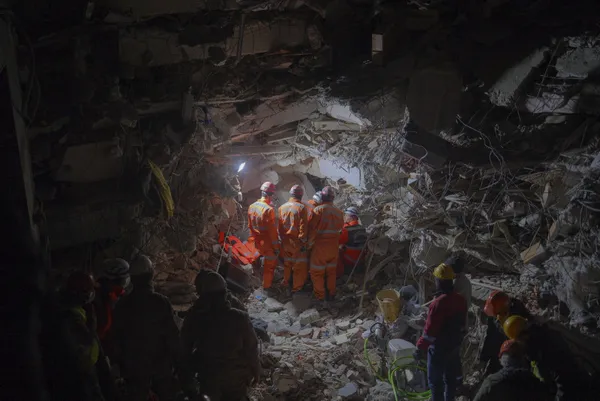 CHP yandaşı Cumhuriyet gazetesinin ’tekbir’ hazımsızlığı: Kurtarma çalışmalarını laikliğe bağladılar