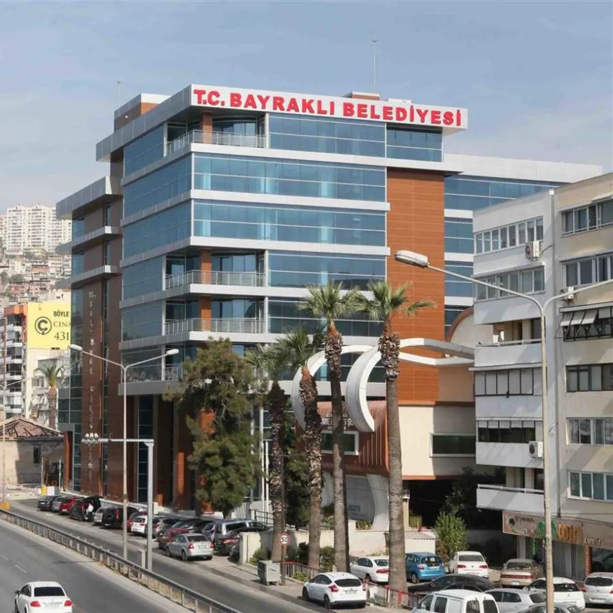 Bayraklı Belediyesi'ne operasyon! Eski Başkan Serdar Sandal gözaltında: 20 milyonluk kamu zararı
