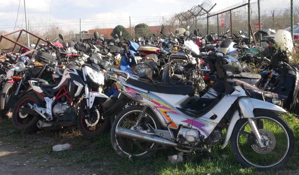 Kocaeli’nde Yediemin Otoparkı motosiklet mezarlığına döndü! 12 senedir bekliyorlar