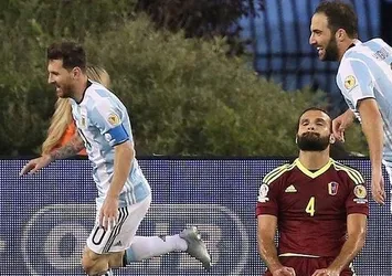 Arjantin yarı finalde: 4-1