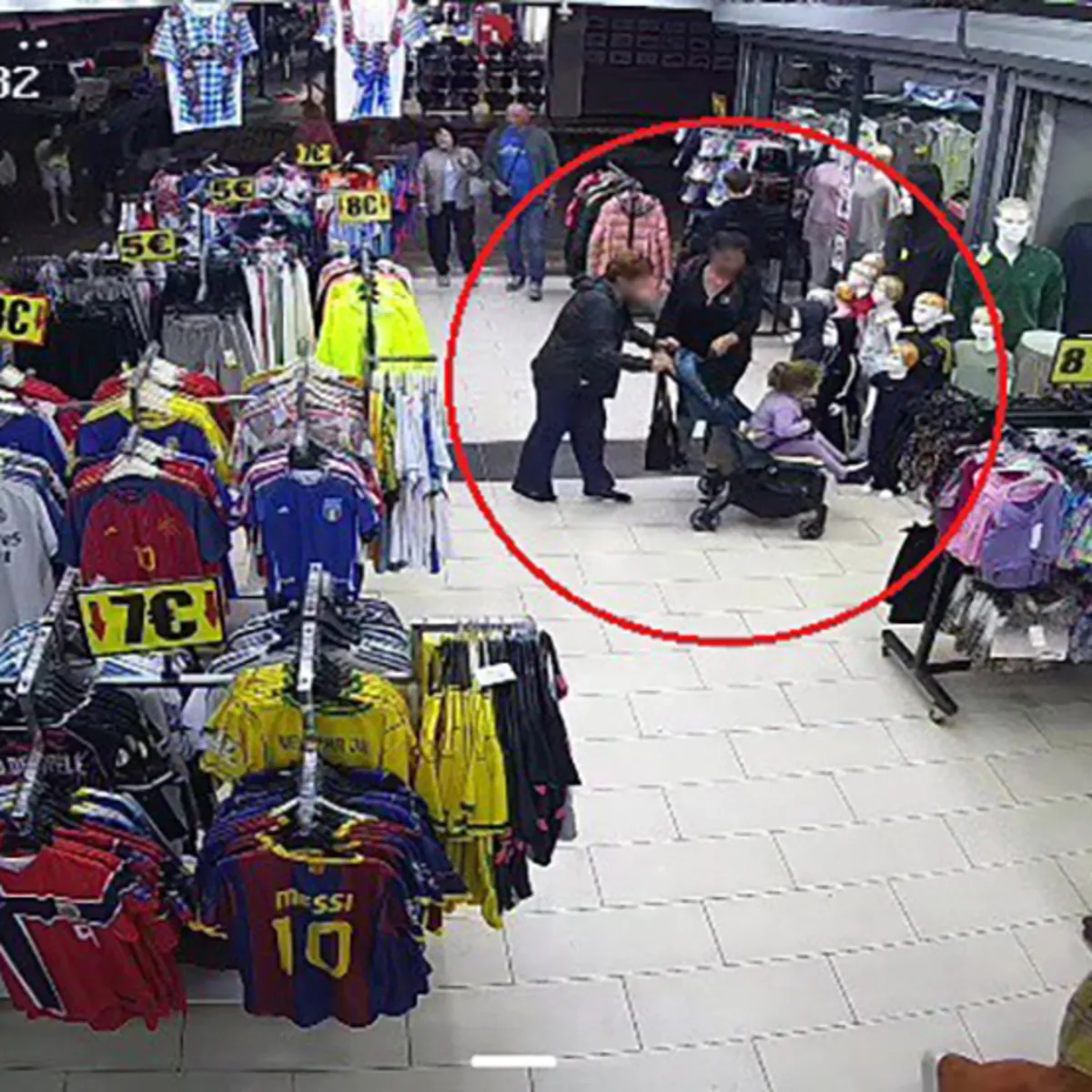 Turist kadınlardan pes dedirten hareket! Taktıkları otel bilekliği yakalattı
