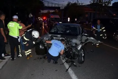 tekirdagda-feci-kaza-direge-carpan-aracin-motoru-firladi-yaralilar-var-1653947105391.jpg Tekirdağ’da feci kaza! Direğe çarpan aracın motoru fırladı! Yaralılar var - 2
