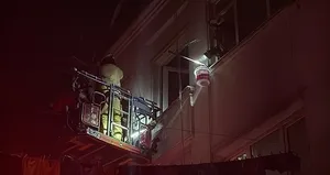 Can pazarı! 4 kişi yangında mahsur kaldı