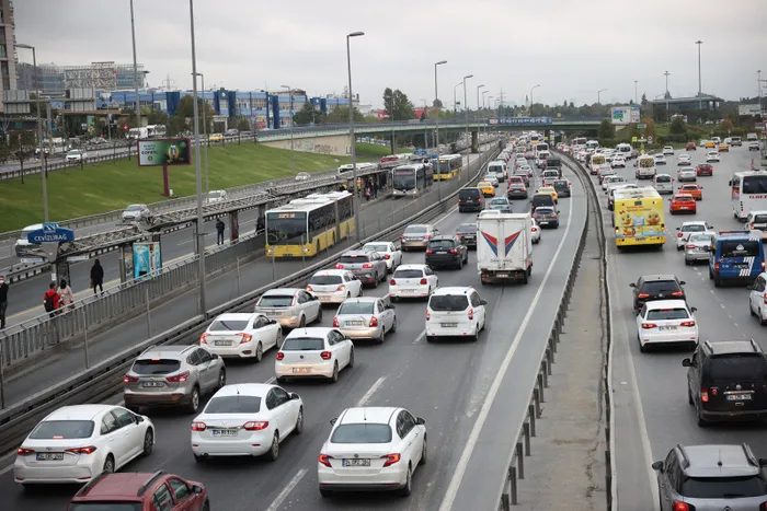 Son dakika: İstanbul’da haftanın ilk iş gününde trafik yoğunluğu!