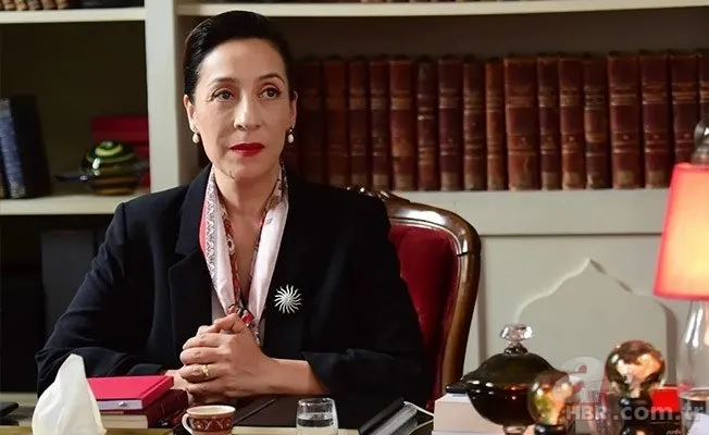 Kırmızı Oda dizisinin Manolya hocası Binnur Kaya yaşıyla olay oldu! Meğer… 2