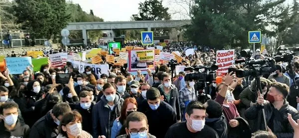 Ülkeyi karıştırmak isteyenler tek tek ortaya çıkıyor! Ümit Boyner de Boğaziçi provokasyonuna destek verdi!