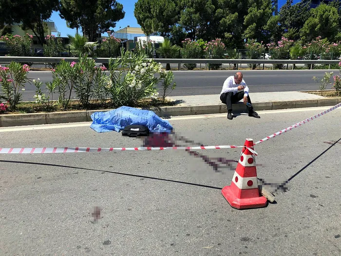 Antalya'da otomobilin çarptığı rehber feci şekilde can verdi - 3