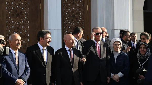 bakan-mehmet-simsekten-sosyal-medyadaki-algi-operasyonuna-iliskin-aciklama-2024-yilinda-butce-hedeflerimizi-tu-1705650059469.jpg Bakan Mehmet Şimşek'ten sosyal medyadaki algı operasyonuna ilişkin yalanlama: 2024 yılında bütçe hedeflerimizi tutturmakta kararlıyız - 1