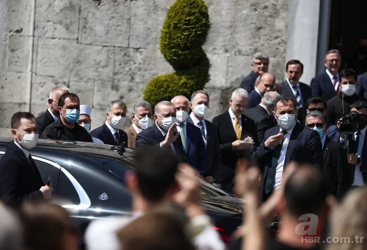 Cuma namazını Ayasofya’da kılan Başkan Erdoğan vatandaşlarla sohbet etti! Çocuklara oyuncak dağıttı