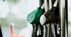 Benzin ve motorine zam ya da indirim var mı?