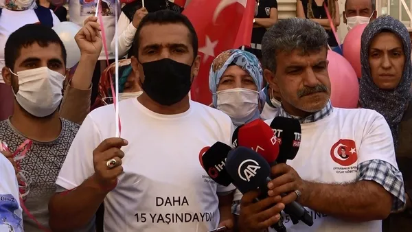 Evlat nöbetindeki ailelerden Zafer Bayramı kutlaması