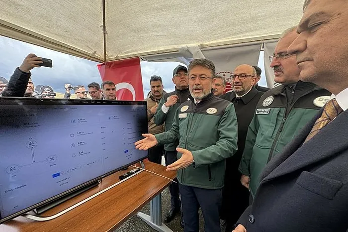 Türkiye’de bir ilk! Keban Barajı’na kuruldu: Yüzer GES