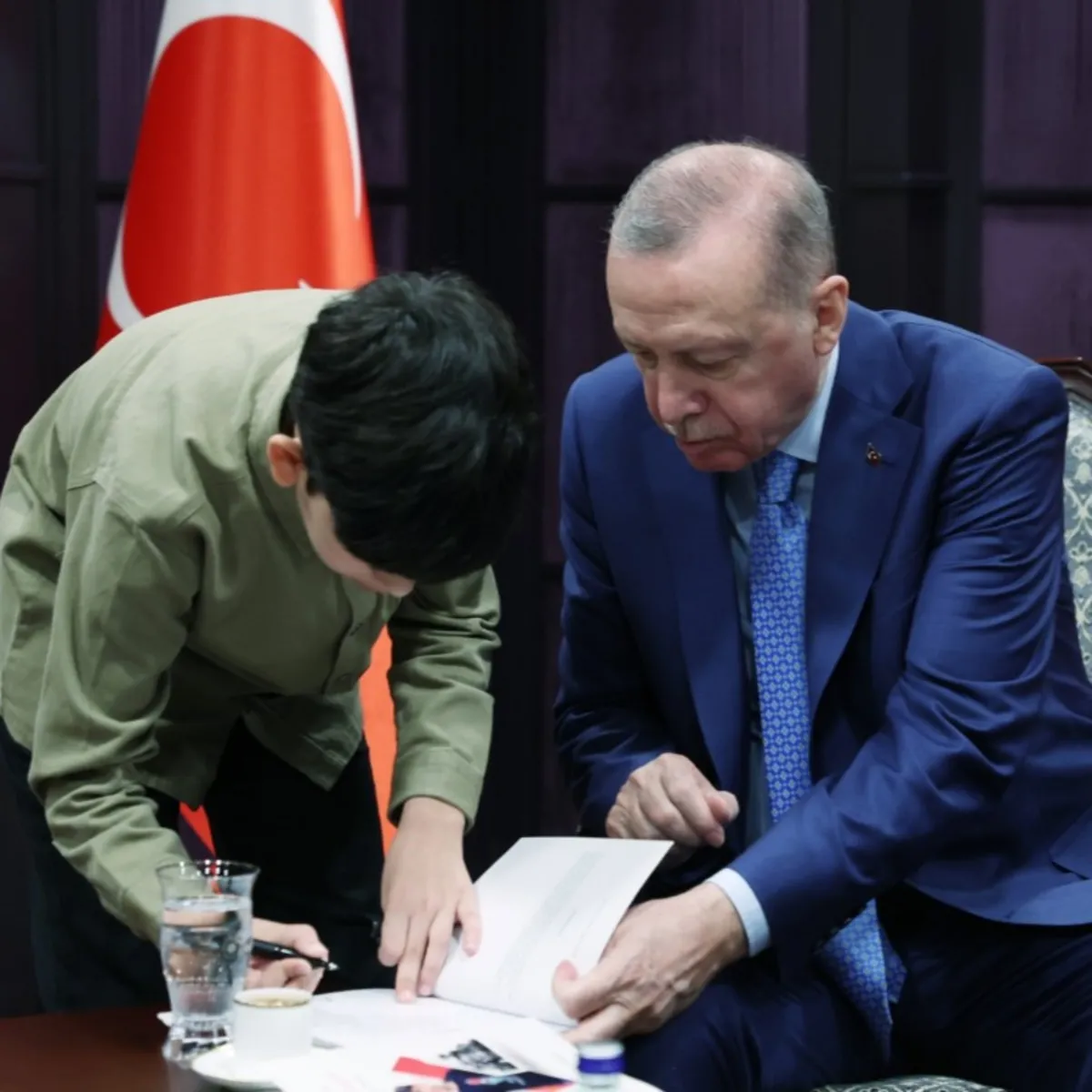 Dolmabahçe'de duygusal buluşma: Başkan Erdoğan Gazzeli Ramazan Ebu Cezer’i Kabul Etti