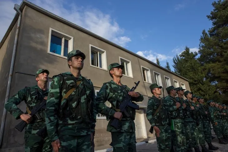 Ermenistan işgalinden kurtarılan Azerbaycan'ın Zengilan kentindeki karakollara bayrak çekildi
