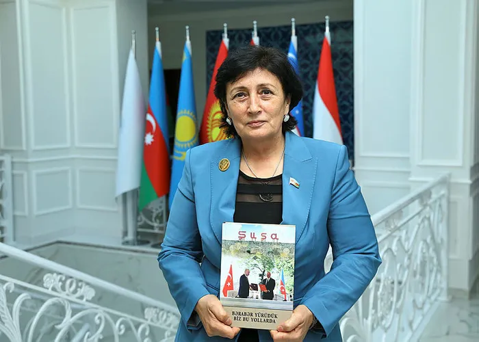 Başkan Erdoğan ve İlham Aliyev’in ortak faaliyetleri "Beraber Yürüdük Biz Bu Yollarda" kitabında bir araya getirildi - 6